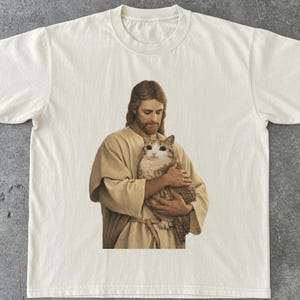 以下が含まれることがあります： 青、緑、白の色合いのセラミック製入れ子ボウルの3個セット。ボウルはまだら模様の釉薬とシンプルなデザインが特徴です。最大のボウルの直径は約18cmです。