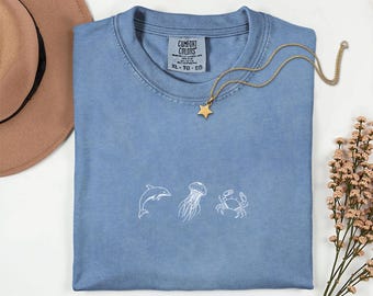 Marine Life Trio Shirt, Dolphin Jellyfish Crab Ocean Tee, Coastal Sea Creature Graphic T-Shirt, Marine Biologist Gift, Beach Lover Top Art