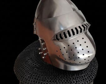 14世紀のスチール製バシネットヘルメット（クラップバイザーとチェーン