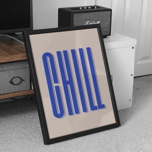 Puede incluir: Juego de tres tazas de cerámica con acabado mate moteado. Cada taza presenta un color diferente: azul claro, crema y gris. Las tazas tienen un diseño simple y moderno y un asa cómoda.