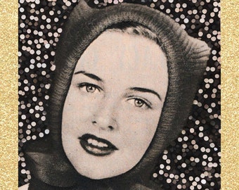 Puede incluir: Un retrato en blanco y negro de estilo vintage de una persona con una capucha de punto oscura con orejas puntiagudas atada bajo la barbilla. La imagen tiene un fondo oscuro con puntos de luz blancos y el texto Subversive Femme.