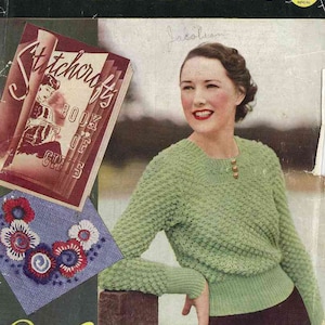 Könnte beinhalten: Ein Vintage-Magazin-Cover für Stitchcraft, Ausgabe Nummer 50, mit einer Frau, die einen grünen Strickpullover trägt, und einer Nahaufnahme eines roten, weißen und blauen Stickmusters. Das Magazin-Cover enthält auch den Text "Gift Book + Transfer FREE inside!"