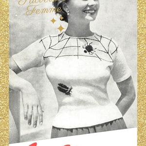 Puede incluir: Una foto en blanco y negro de una mujer con un suéter blanco con un diseño de telaraña y el texto "Subversive Femme" y "Jean Simmons" impreso en la imagen.