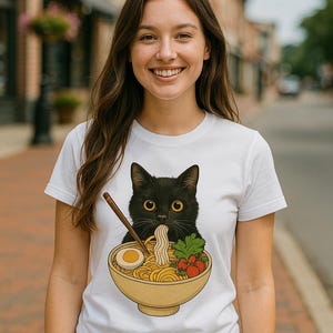 かわいい黒猫のラーメン丼Tシャツ