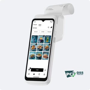 以下が含まれることがあります： 白のPOS（Point of Sale）システム。スマートフォンに似た画面には、食品のメニューが表示されています。画面には、ブランチ、コーヒー、デザートのオプションが表示されています。レシートがデバイスの上部から出ています。このデバイスはPCI DSSに準拠しています。