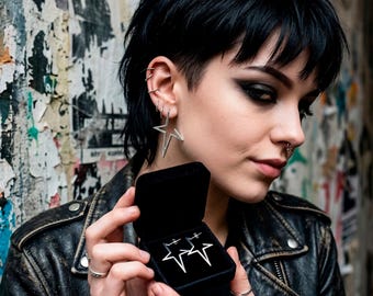 Große Huggie Hoop Sterne Ohrringe | Punk Goth Minimalist Y2K Schmuck | Geometrischer himmlischer Sterling Silber