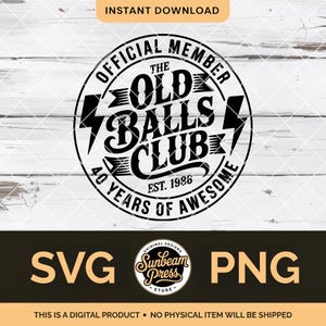 Può includere: Design grafico in bianco e nero per download digitale. Il design presenta un emblema circolare con il testo "OFFICIAL MEMBER THE OLD BALLS CLUB" e "40 YEARS OF AWESOME EST. 1986". Formati SVG e PNG inclusi.