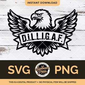 Op de afbeelding: Zwart-witte afbeelding van een adelaar met uitgespreide vleugels, een banner met de tekst "D.I.L.L.I.G.A.F." en de woorden "SVG" en "PNG". Het ontwerp is van Sunbeam Press Store en is een digitaal product.