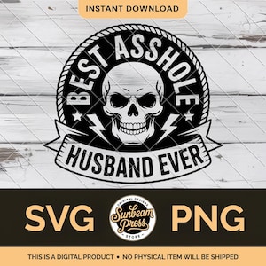 Op de afbeelding: Zwart-wit digitaal ontwerp met een schedelafbeelding en de tekst "BEST ASSHOLE HUSBAND EVER". Het ontwerp bevat bliksemschichten en sterren, met de woorden "SVG" en "PNG" onderaan. Van Sunbeam Press.