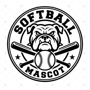 Peut inclure: Un graphisme circulaire en noir et blanc représentant une tête de bouledogue centrée au-dessus d'une balle de softball et de deux battes de baseball croisées. Le texte SOFTBALL est arqué en haut et MASCOT en bas, avec deux petites étoiles.