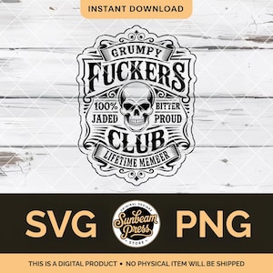 Puede incluir: Diseño digital en blanco y negro con una calavera y el texto "Grumpy Fuckers Club, Lifetime Member". El diseño también incluye las frases "100% Jaded" y "Bitter Proud". Disponible en archivos SVG y PNG.