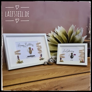 links Rahmen 23x32x3cm  rechts Rahmen 15x20x3cm 🦋 wie man erkennen kann,  ist im großen Rahmen noch etwas Platz für einen extra Gruß 😍 Bedenke!  Bei dem kleinen Rahmen wird bei einem extra Gruß alles sehr mini!!