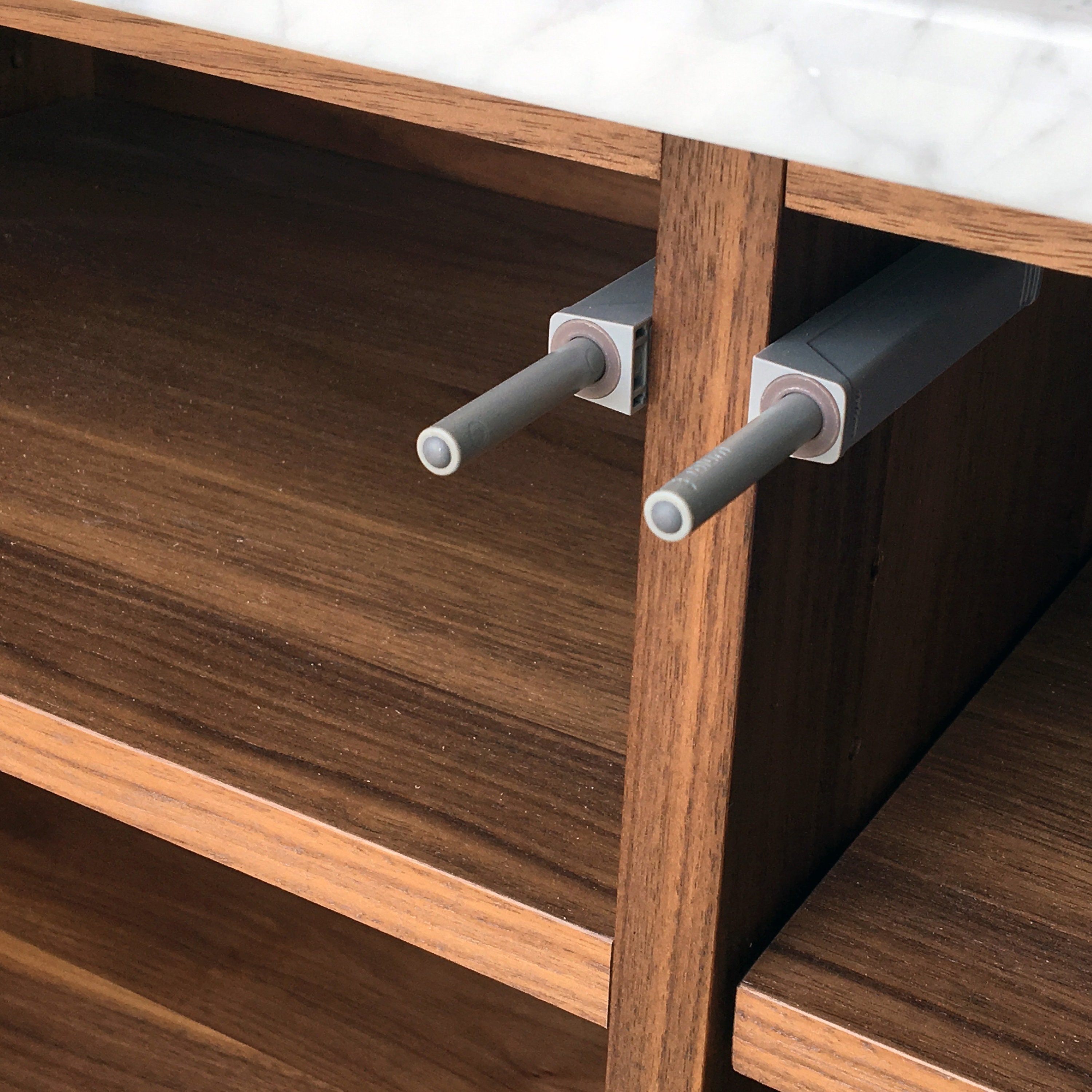 Gabinete personalizado Nogal macizo Mármol Blanco Carrara | Etsy