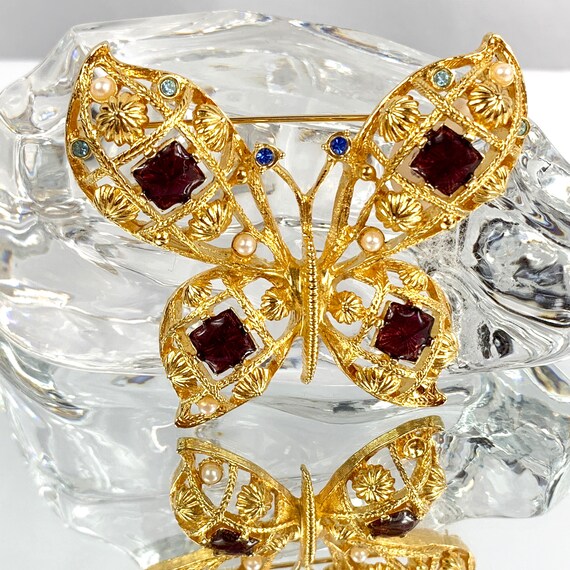 Avon Designer Jewelry Vintage Butterfly Brooch Hug