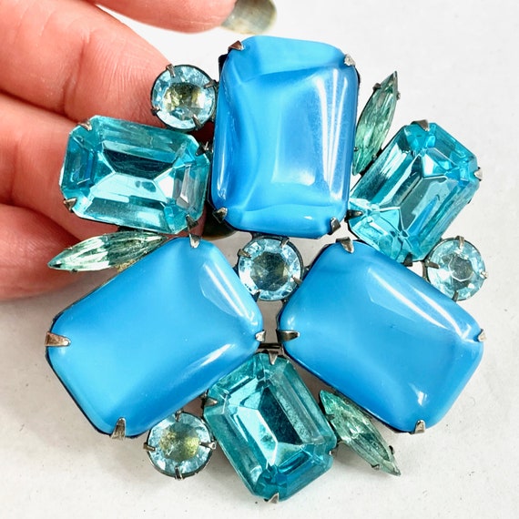 Huge Rhinestone Midcentury Swirl Teal Brooch - image 3