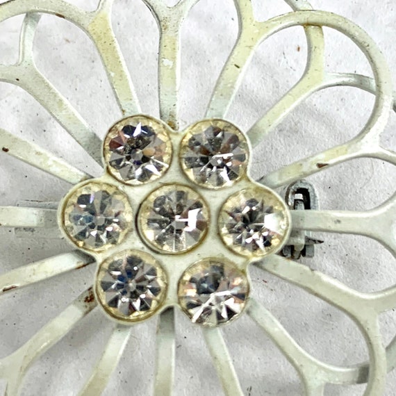 Flower Power Mid Century Enamel Rhinestone Brooch - image 4