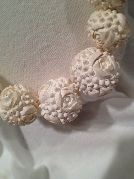 Featherlite Bubbleite Carved Bead Necklace Rare B… - image 7