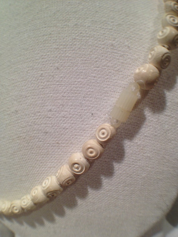 Featherlite Bubbleite Carved Bead Necklace Rare B… - image 5