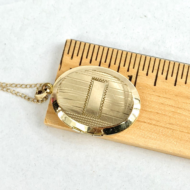 Gold Filled Oval Photo Locket, Engraved, Vintage Jewelry image 3