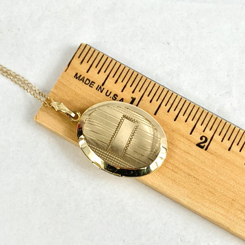 Gold Filled Oval Photo Locket, Engraved, Vintage Jewelry image 4