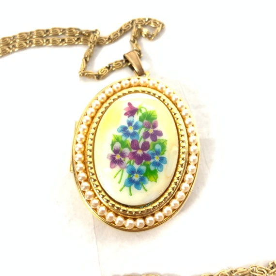 Avon Floral Forget Me Not Locket with Imitation S… - image 1