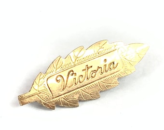 Gold Top Victorian Victoria Engraved Name Brooch