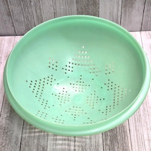Vintage Tupperware Green Colander Strainer