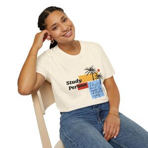 アーティスティックカオスグラフィックTシャツ - クリエイティブな大胆なラインTシャツ、ユニセックスアーティストギフト、楽しい抽象アートシャツ