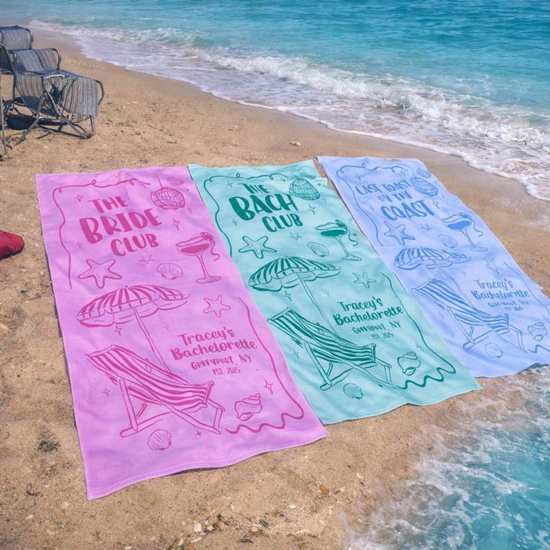 Personalized Bachelorette Beach Towel, Custom Bridesmaid Gift imagem 2