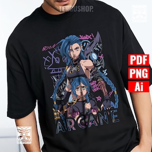 Puede incluir: Camiseta negra con un gráfico de un personaje femenino con cabello azul de la serie animada "Arcane". El diseño incluye la palabra "Arcane" en letras grandes y el texto "Jinx!" y "Born" en estilo graffiti. La camiseta también tiene el texto "Sad was her."