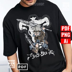Puede incluir: Camiseta negra con un personaje de anime empuñando espadas. El diseño incluye un contorno blanco y texto japonés. La camiseta tiene cuello redondo y mangas cortas.