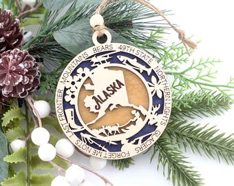Adorno de Alaska, adorno navideño de Alaska, adorno de madera hecho a mano para decoración navideña, regalo de viaje con atracciones del estado