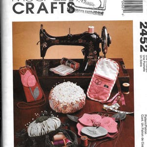 McCall&#39;s 2452 Craft Sewing Room Accessories Sewing Pattern Pin Cushion Organizer Tote Bag