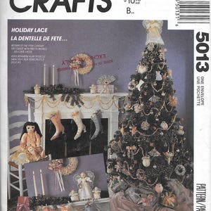 McCall&#39;s 5013 Victorian Lace Christmas Tree Skirt Ornaments Stockings Sewing Pattern UNCUT