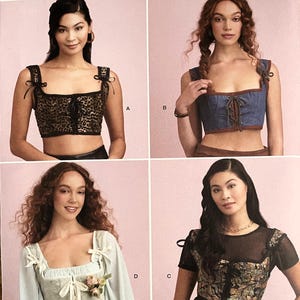 Peut inclure: Patron de couture Simplicity Costumes n° S9943 pour quatre hauts différents. Les hauts sont en imprimé léopard, en denim, en bleu clair et en imprimé floral. Chaque haut a un laçage sur le devant et un décolleté carré.