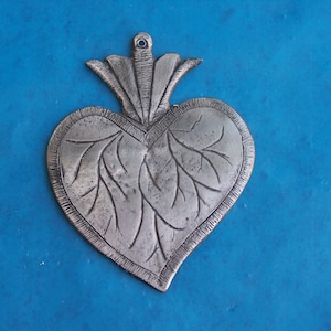 Tin/Silver Wide Sacred Heart with Etched Veins Milagro Ex Voto