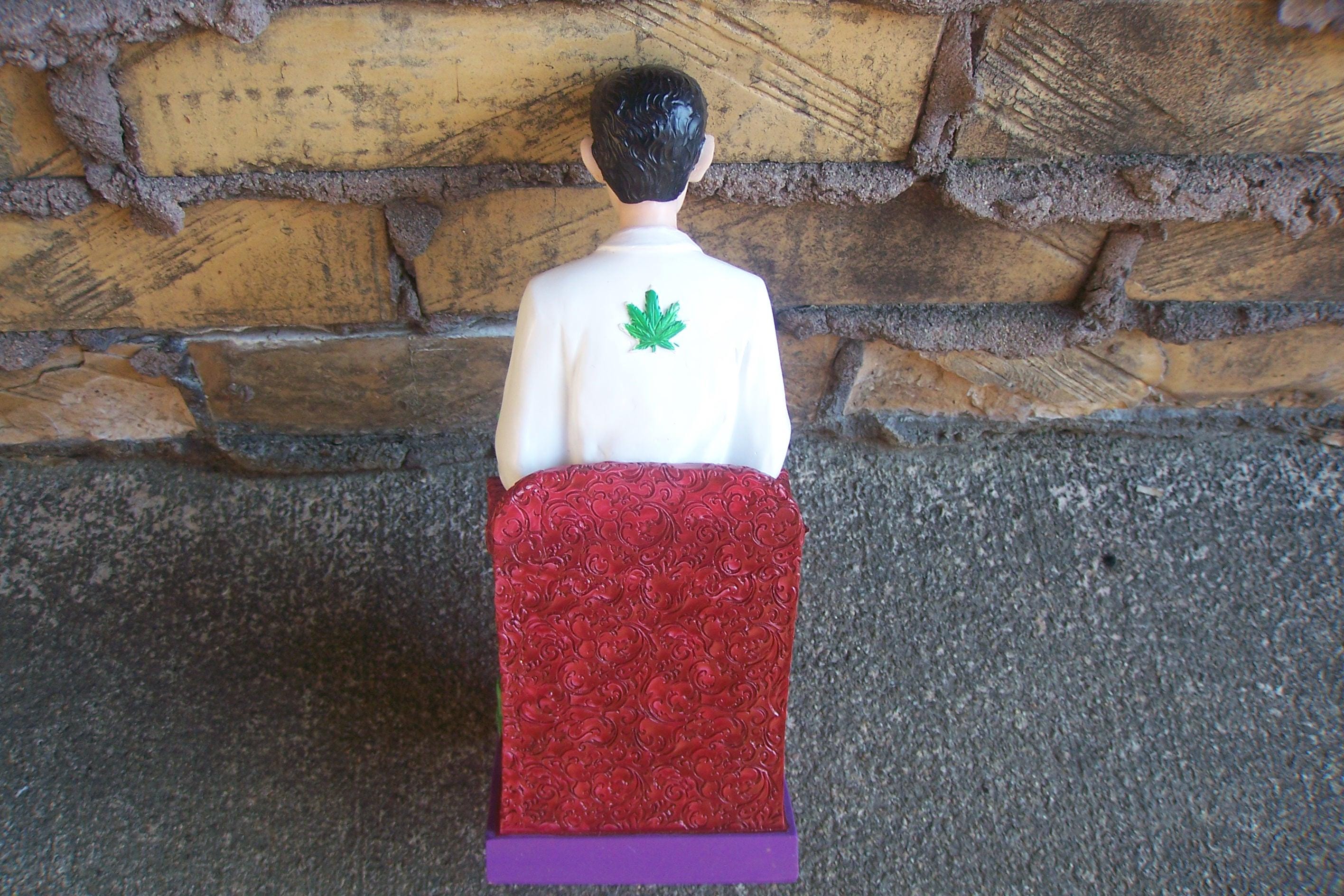 メキシコの聖人、金銭を持ったイエス・マルベルデ座像、高さ10インチ