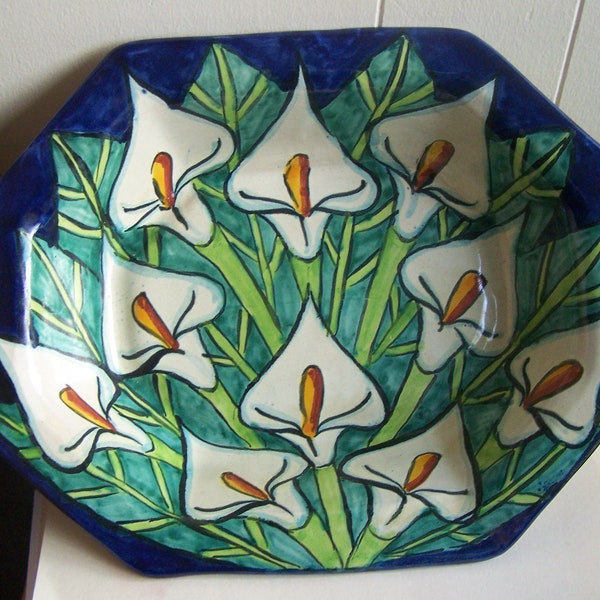 Talavera Octogon-Shaped Fruit Bowl with Classic Calla Lilies Pattern - Mexico