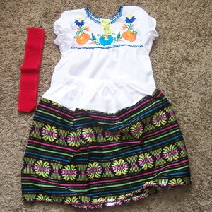 Traditionelle mexikanische Bauern Bluse und Rock bestickt mit Schärpe, Folklorico, Fiesta - Kleines Mädchen, 4