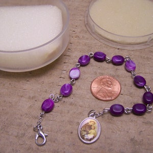 Mini Rosario/Coronilla de San Antonio con Estuche de Plástico Hecho a Mano