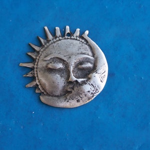 Estaño/Plata Besando Sol y Luna Equilibrio/Armonía Milagro Ex Voto