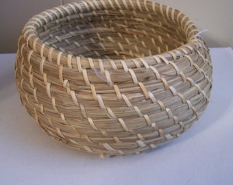 7.25" Wide Handmade Pine Needle Basket - Made in Chiapas, Mexico