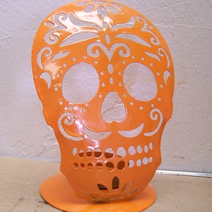 Suporte de vela de mesa de metal com caveira de açúcar do Dia dos Mortos - Laranja