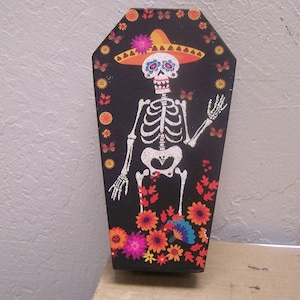 Caja de ataúd con tapa de cartón del Día de los Muertos - Hombre esqueleto con detalles en brillo