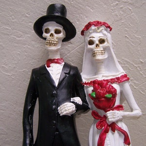 10.5&quot; Tall Day of the Dead Resin Skeleton Wedding Couple - Cake Topper
