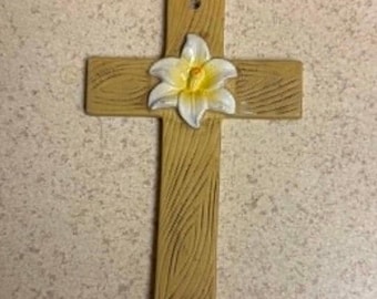 Pequeña cruz de cerámica con lirio de Pascua - Brasil
