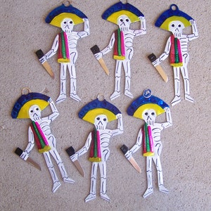 Lot de 6 Ornements de squelette peints en étain le jour des morts, Bad Hombre avec couteau - Mexique