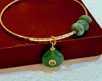 Lovely Hammered HAMILTON Gold Bangle Bracelet w/3 Thick Genuine GREEN JADE Rondelles & Jade + Rhinestone Pendant/Charm/Dangle