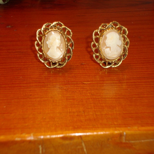 24k GOLD PLATE FLORENZA Shell Cameo "Lady" Vintage Clip Earrings - Exquisite