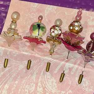PINES para adornos, ramilletes, sombreros y adornos: vidrio soplado, Murano, Millefiore, vidrio artístico checo, amatista, turquesa, Swarovski y más (1 pin)